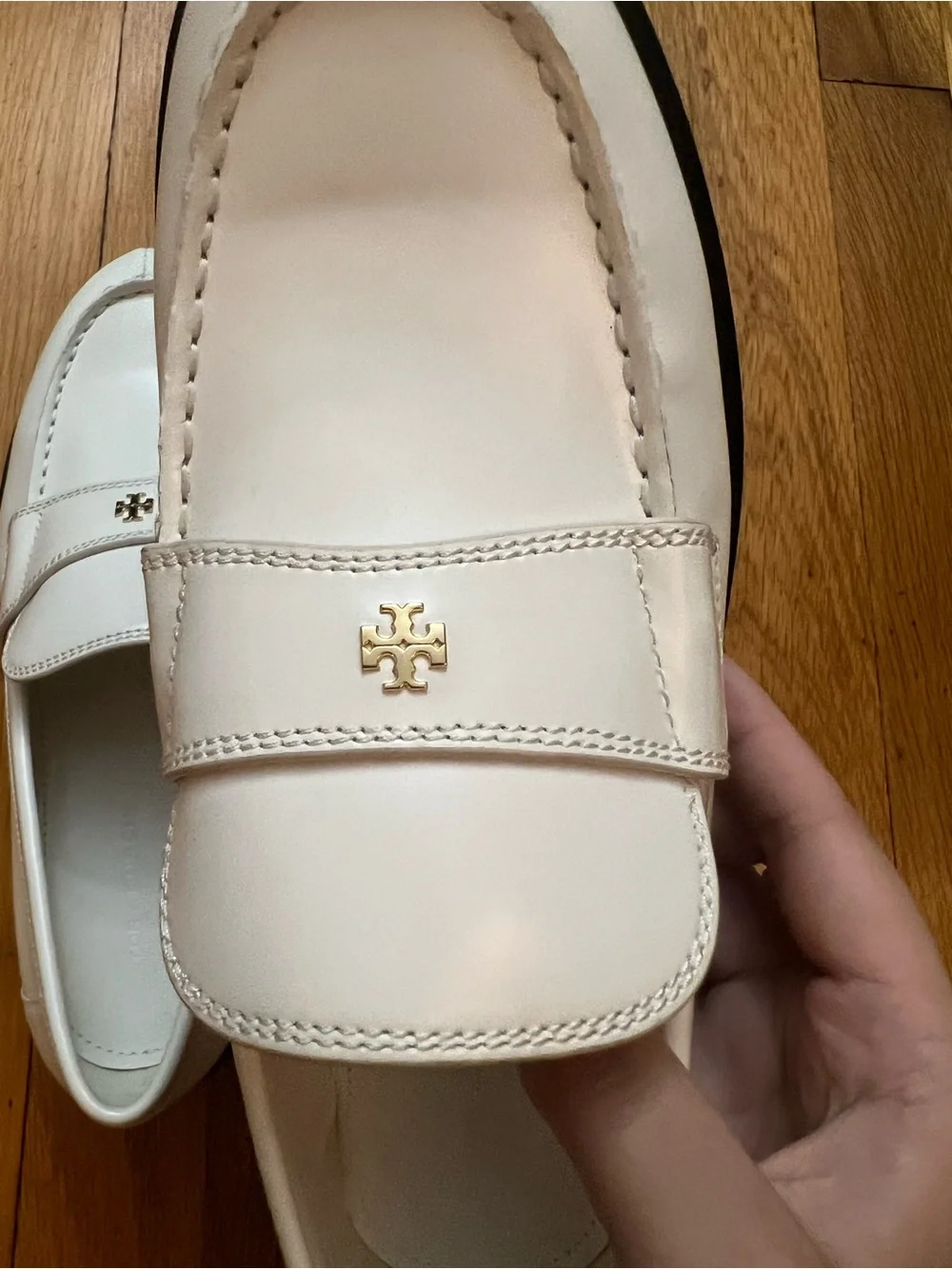 Tory Burch Classic Leather Lug Loafer In White And Gold Size: 7